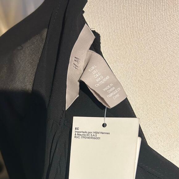 NWT H & M Plisse Tie Neck Dress Black Swing Sheer Lined Flowing Pin Tuck SZ L - Picture 8 of 8